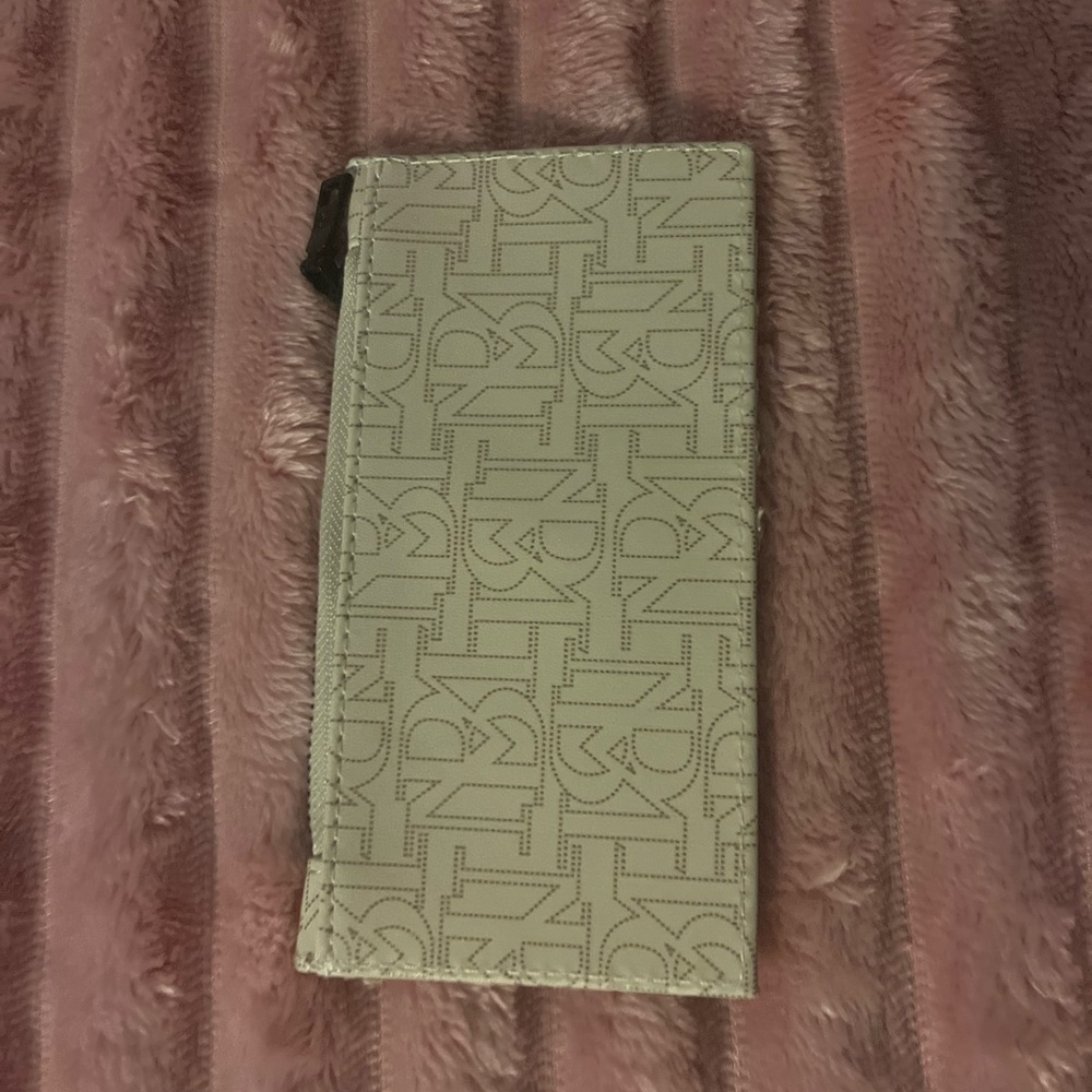 Badgley Mischka Cream and Black card holder with zipper coin slot brand new - Picture 2 of 3